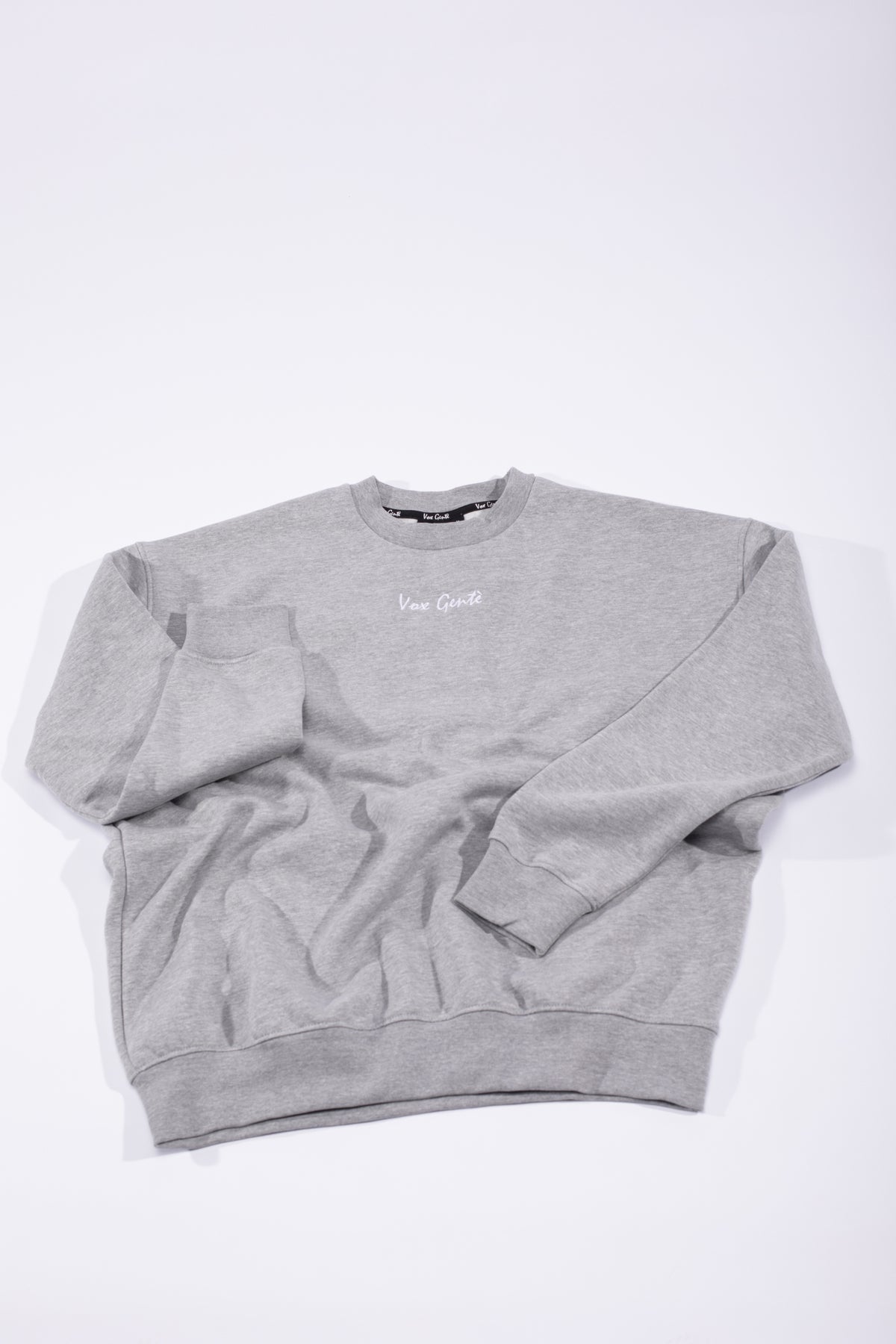 Sirb Sweatshirt: grey crew-neck sweatshirt with four raised embroidered doves in the colours of Palestine (view 3)